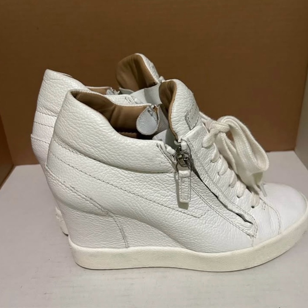Giuseppe Zanotti White Ankle Wedge Booties size 38.5